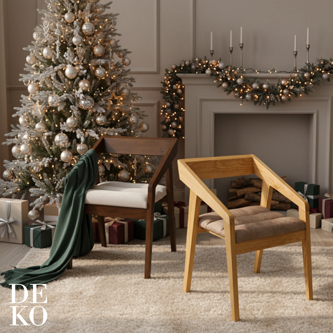 Silla Mid-Century, con tapizado en tela marrón, vista frontal, DEKO