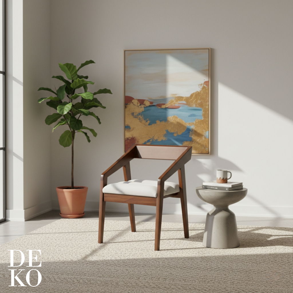 Silla Mid-Century, con tapizado en tela en rincón de lectura, DEKO