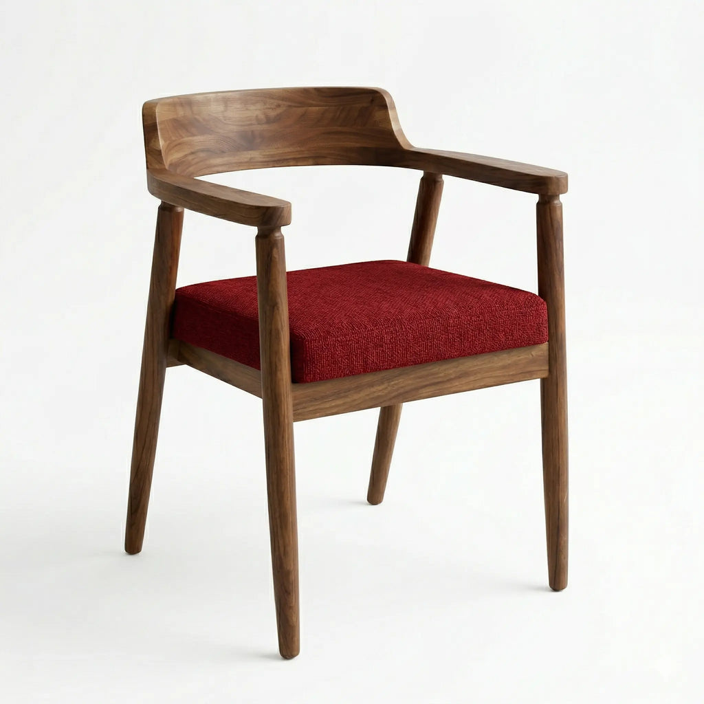 Silla de parota artesanal, con tapizado en tela rojo, vista tres cuartos, DEKO