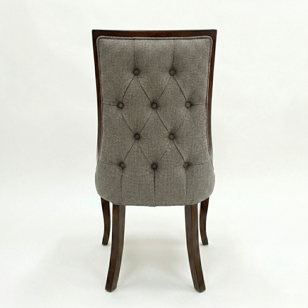 silla de madera sólida, con tapizado en tela gris, detalle del respaldo, DEKO