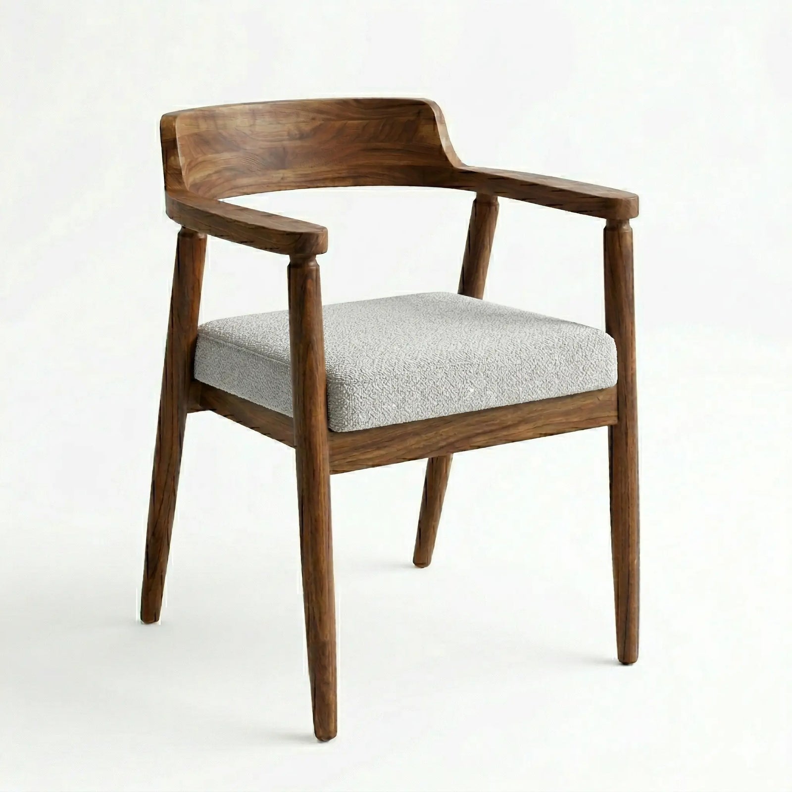 Silla de parota artesanal, con tapizado en tela blanco, vista frontal, DEKO