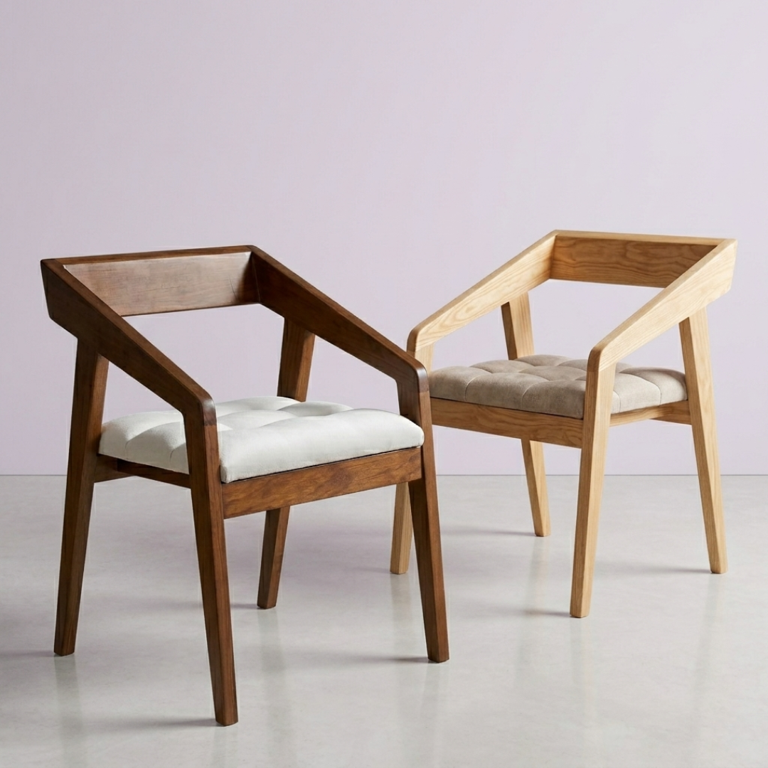 Silla Mid-Century, con tapizado en tela beige, vista tres cuartos, DEKO